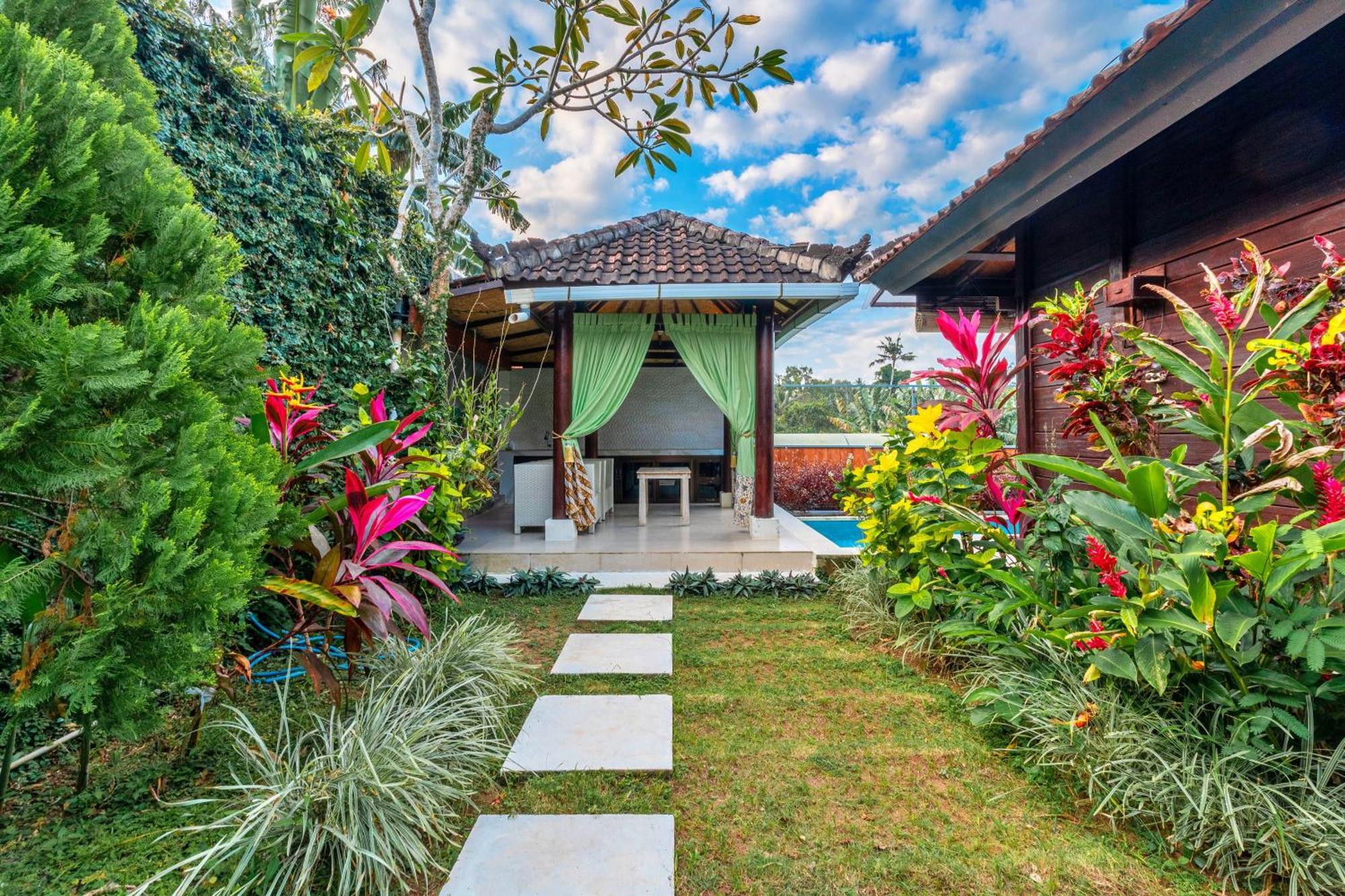 Sri Abi Ratu Villas Sukawati Exterior foto